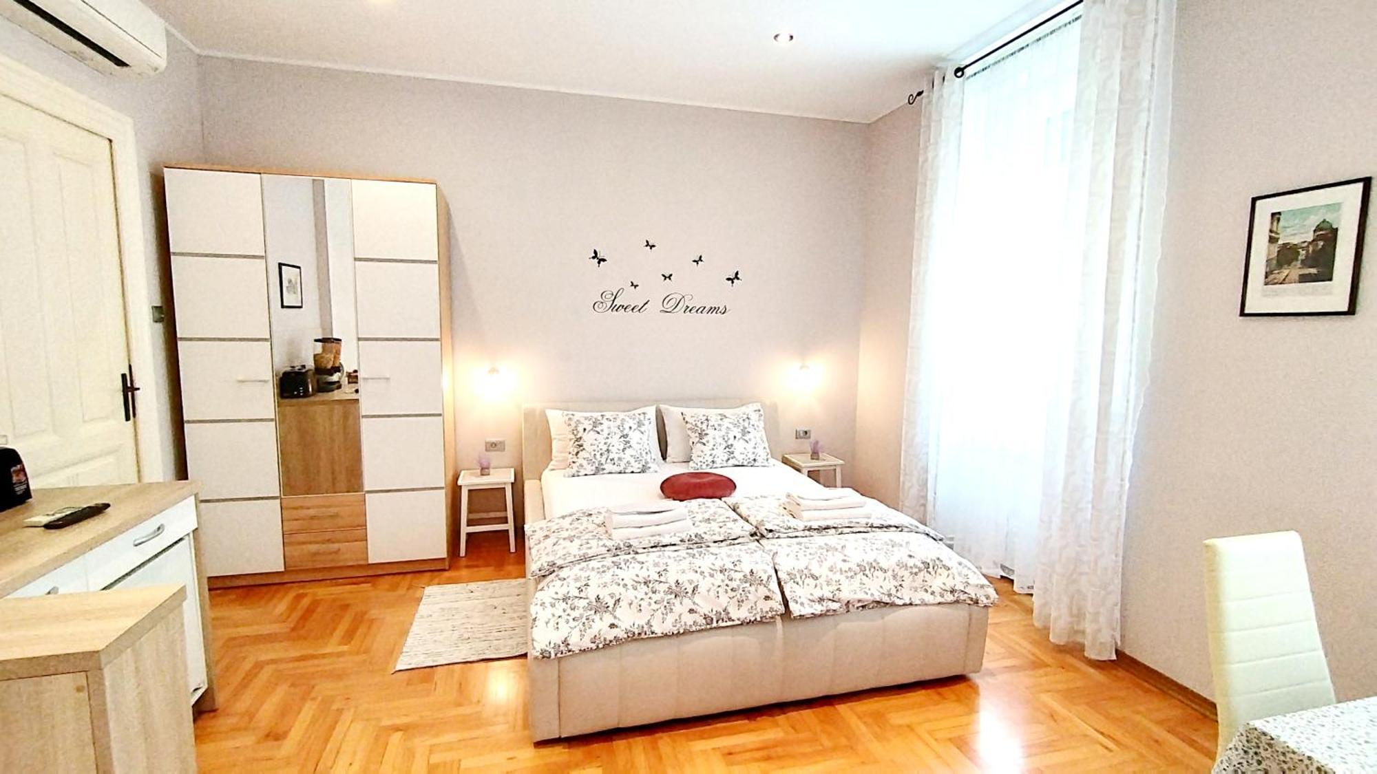 Lavender - City Room With Free Parking Pula Exteriér fotografie