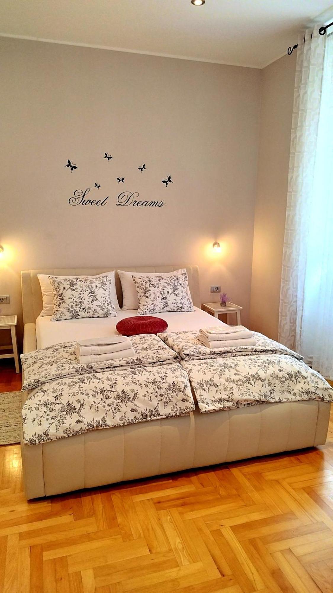 Lavender - City Room With Free Parking Pula Exteriér fotografie