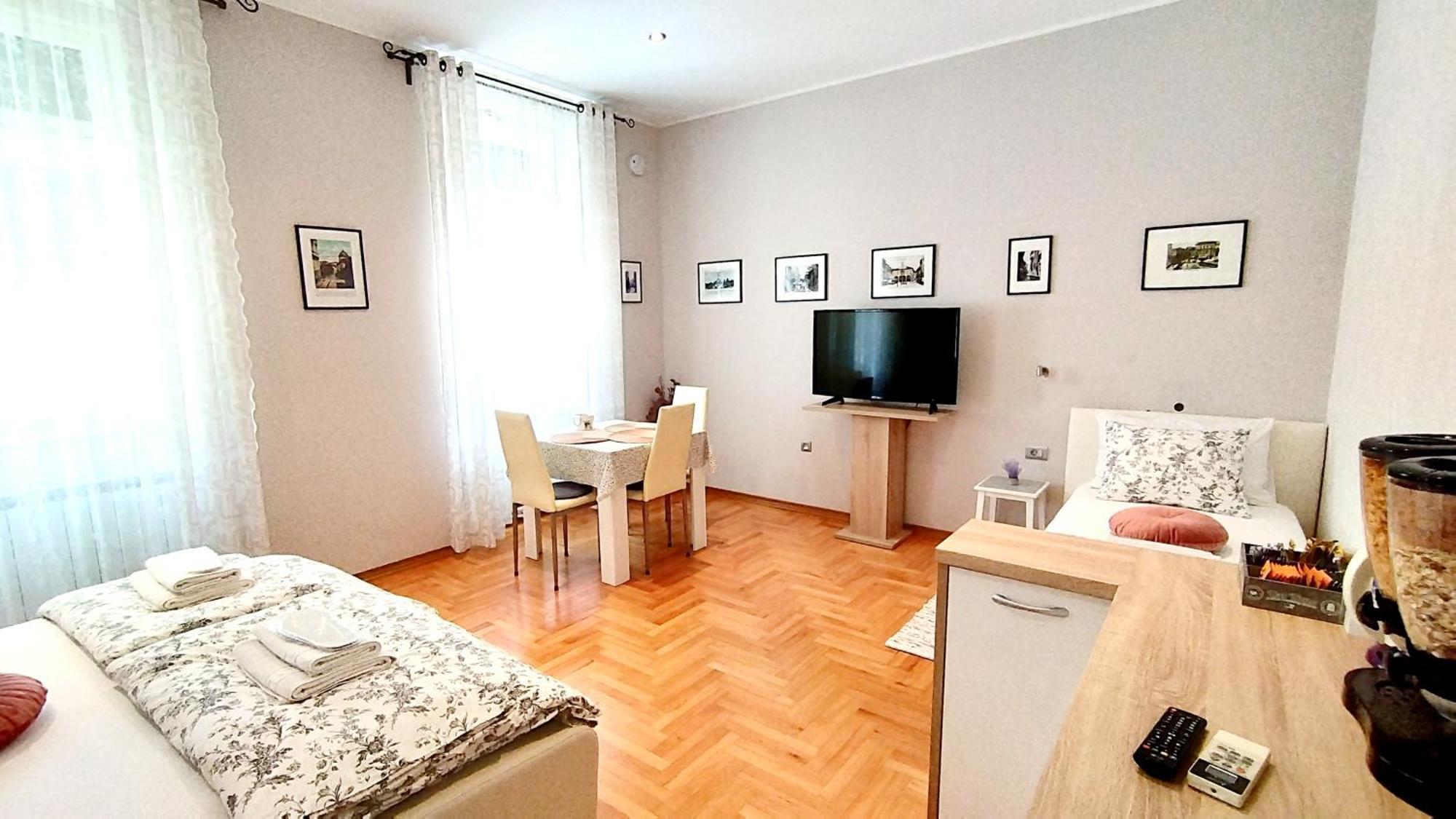 Lavender - City Room With Free Parking Pula Exteriér fotografie