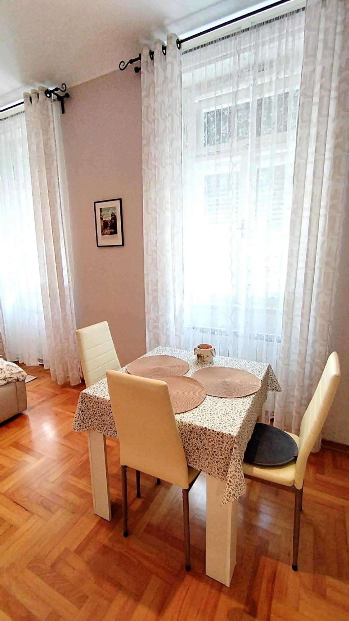 Lavender - City Room With Free Parking Pula Exteriér fotografie