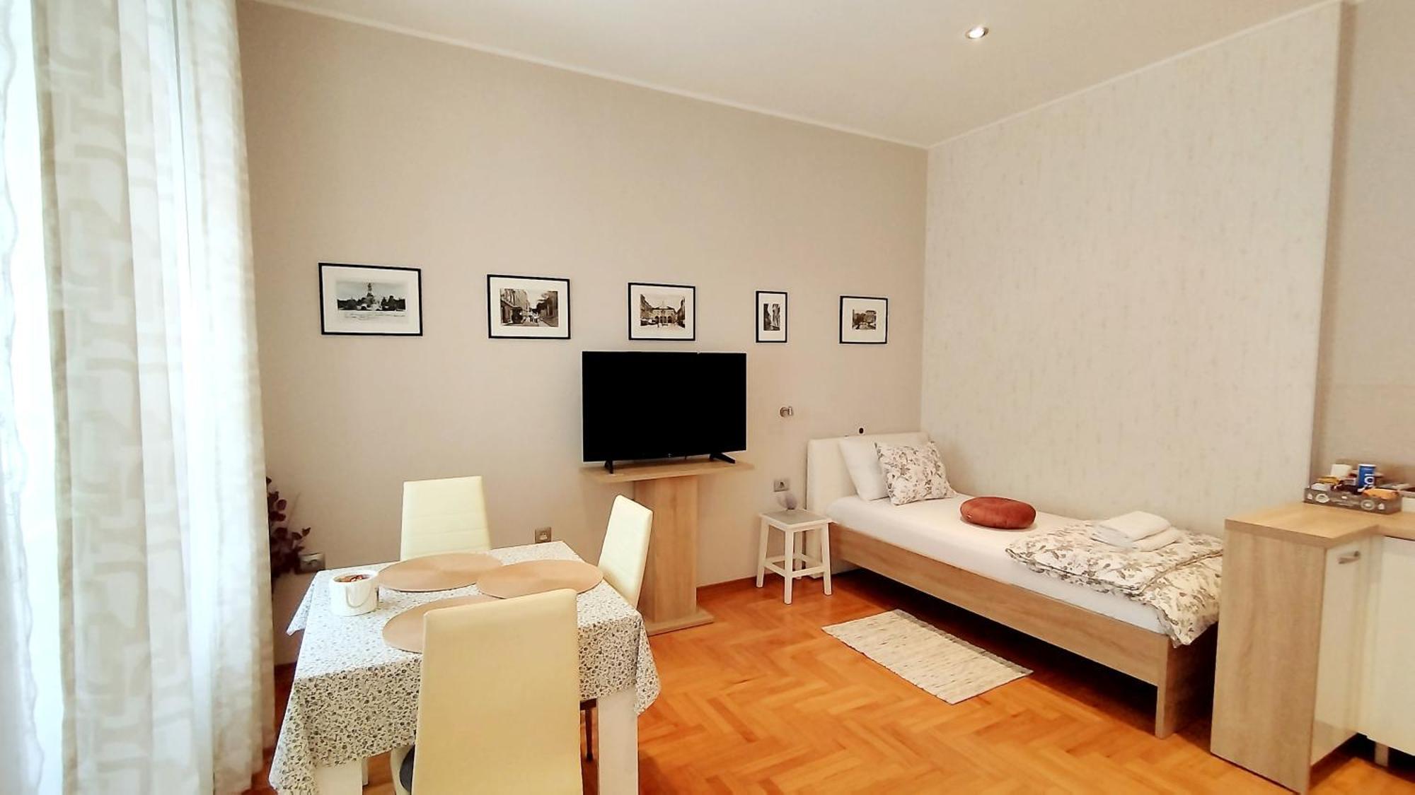 Lavender - City Room With Free Parking Pula Exteriér fotografie