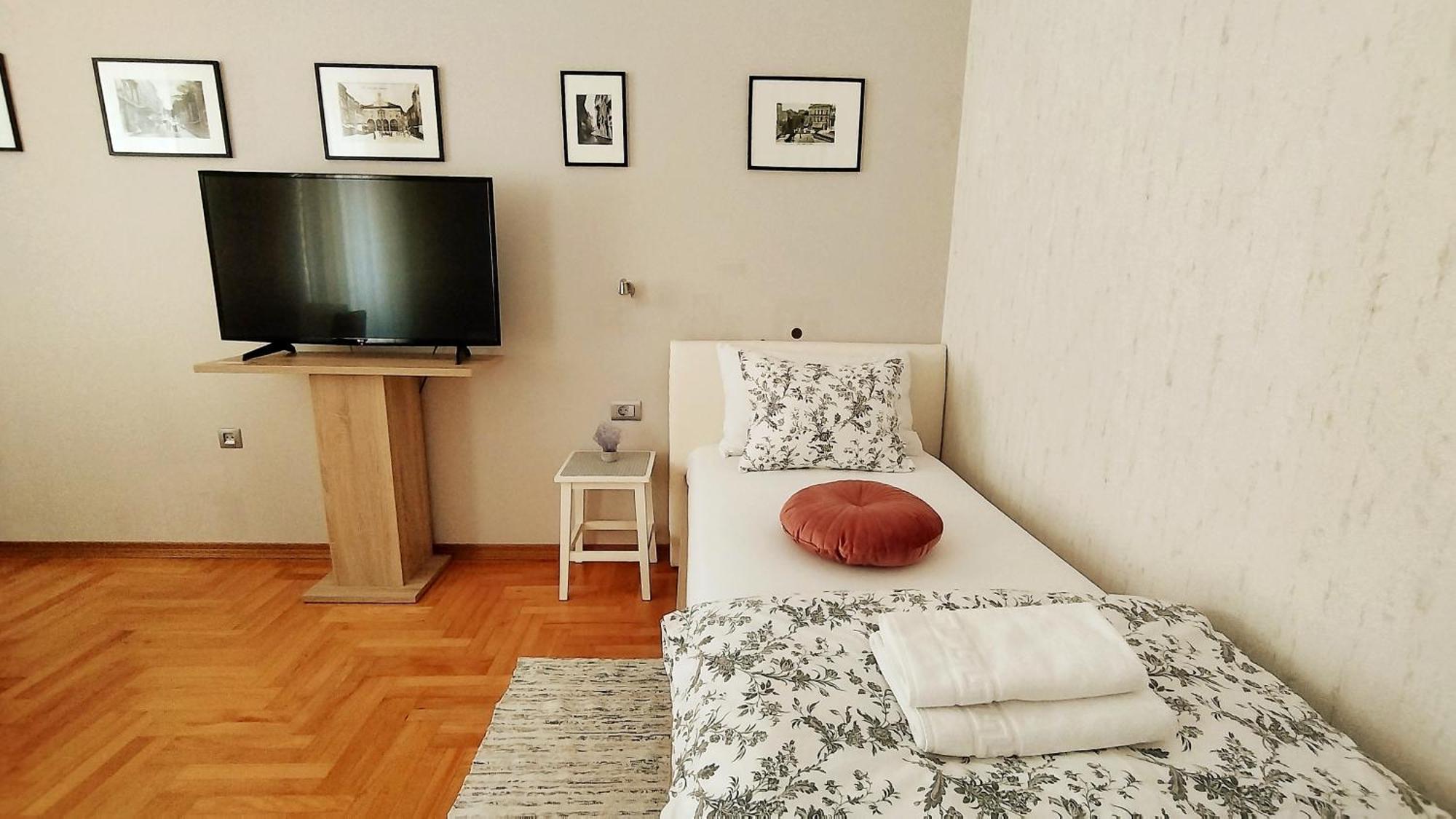 Lavender - City Room With Free Parking Pula Exteriér fotografie