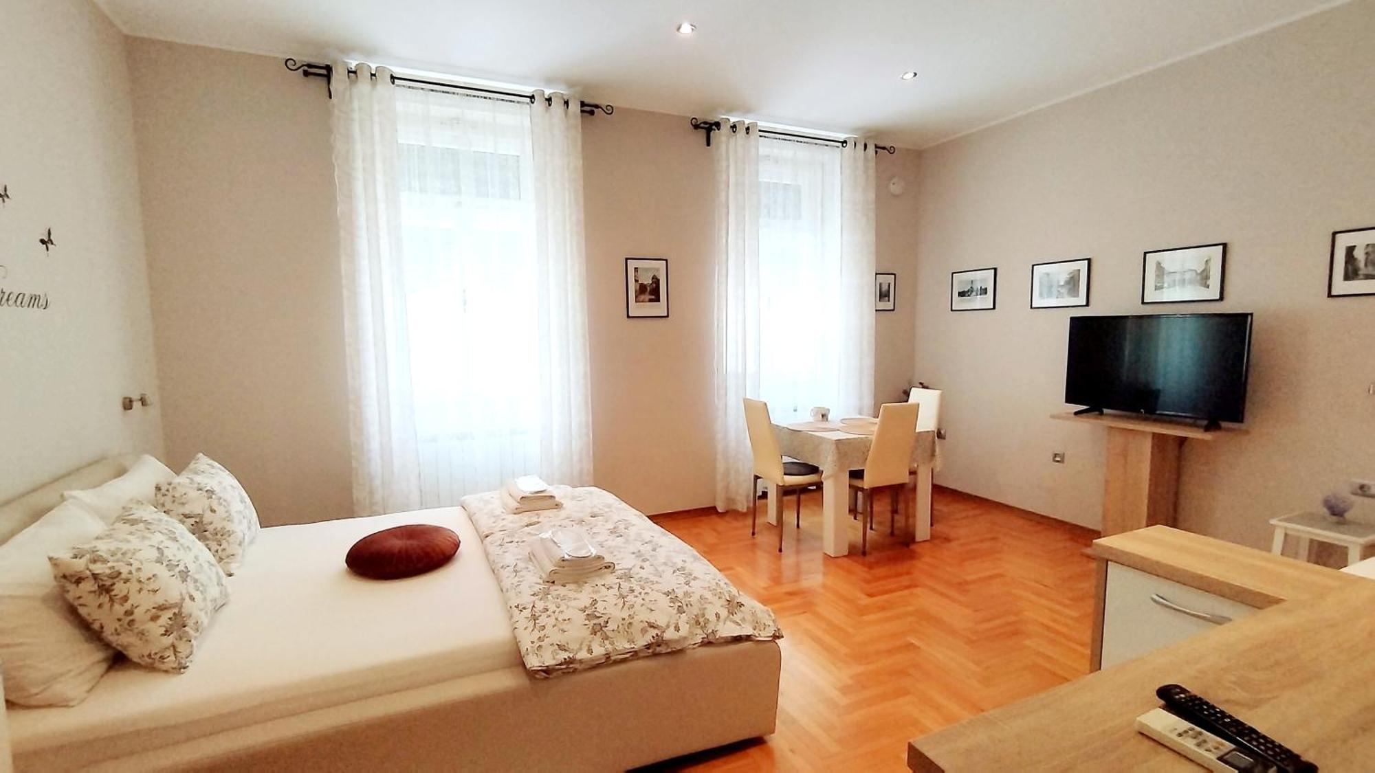 Lavender - City Room With Free Parking Pula Exteriér fotografie