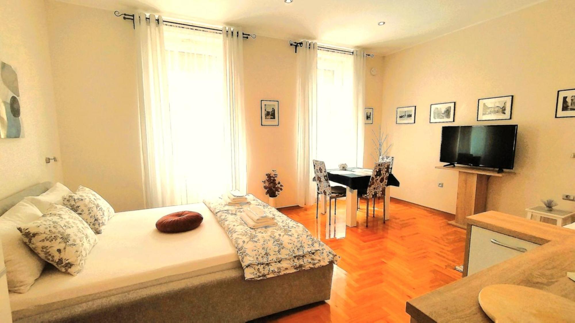 Lavender - City Room With Free Parking Pula Exteriér fotografie