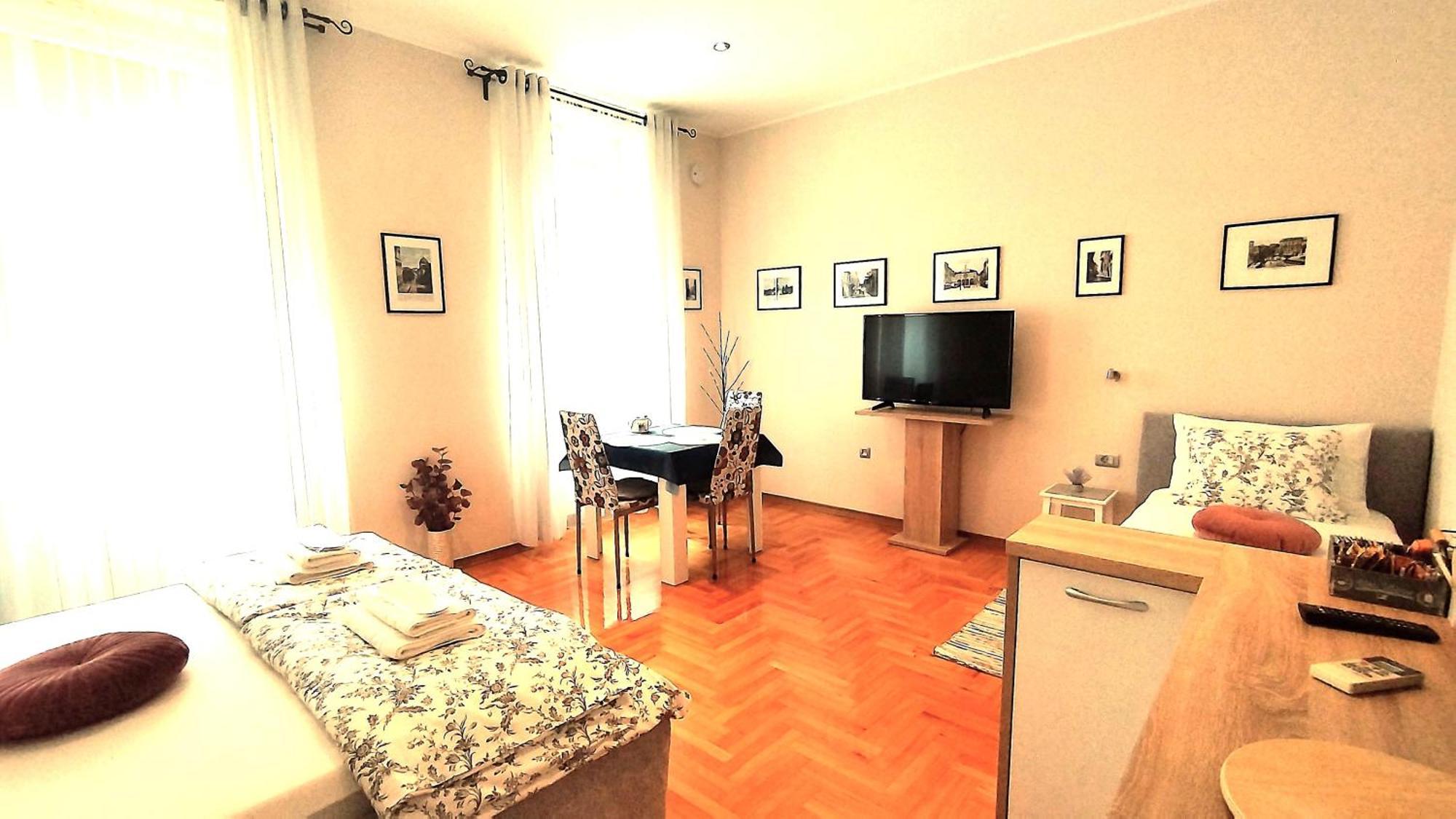 Lavender - City Room With Free Parking Pula Exteriér fotografie