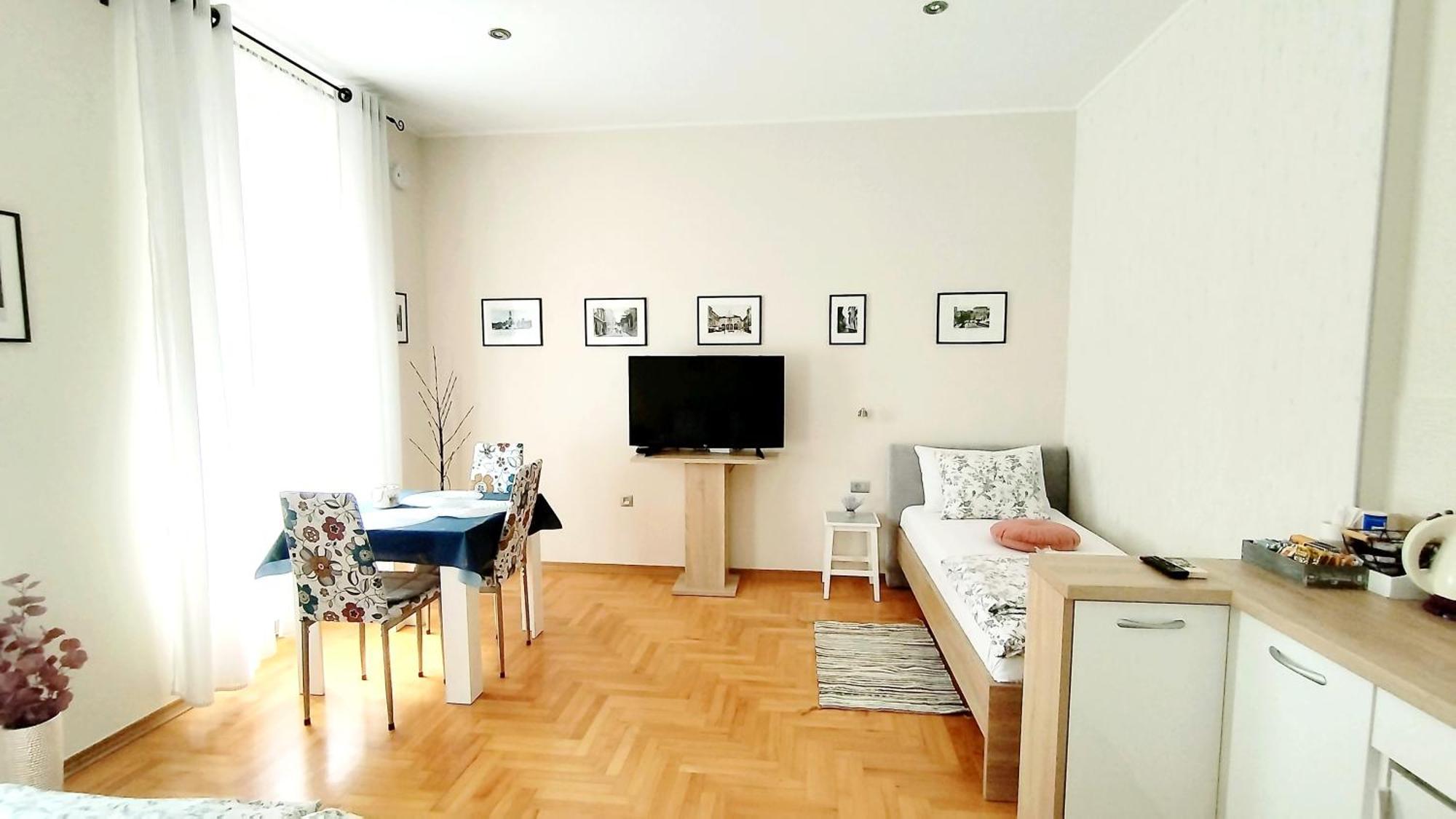 Lavender - City Room With Free Parking Pula Exteriér fotografie
