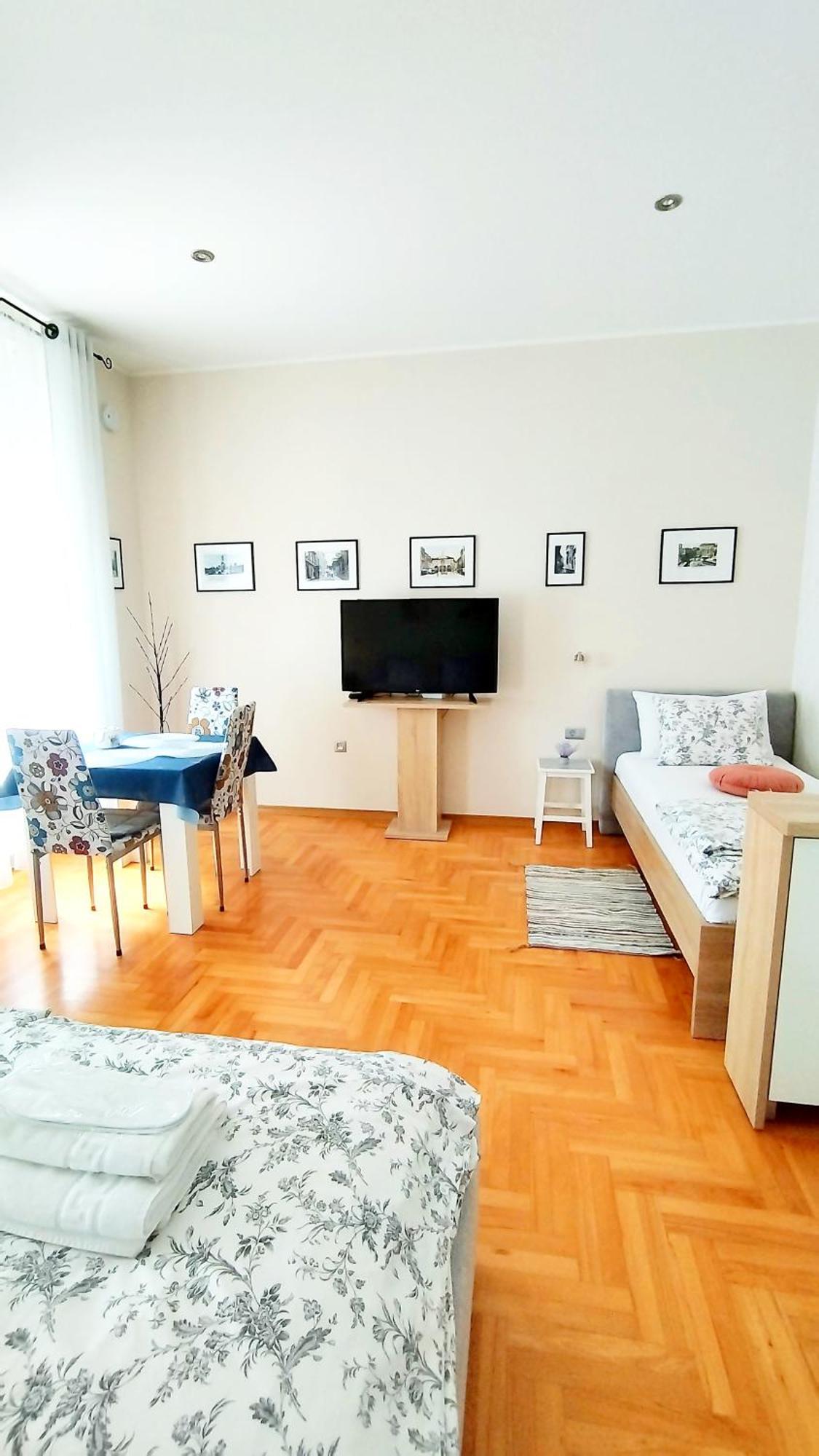 Lavender - City Room With Free Parking Pula Exteriér fotografie